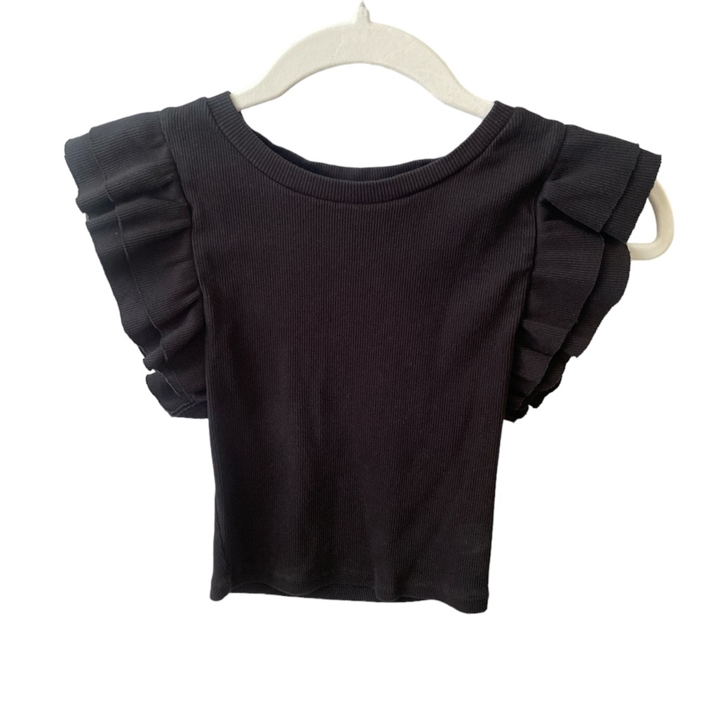 Zara ruffled ribbed shirt in perfect condition. This shirt is slightly cropped.